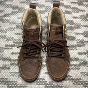 Men’s 9.5 Vans Sk8-Hi MTE Leather Brown